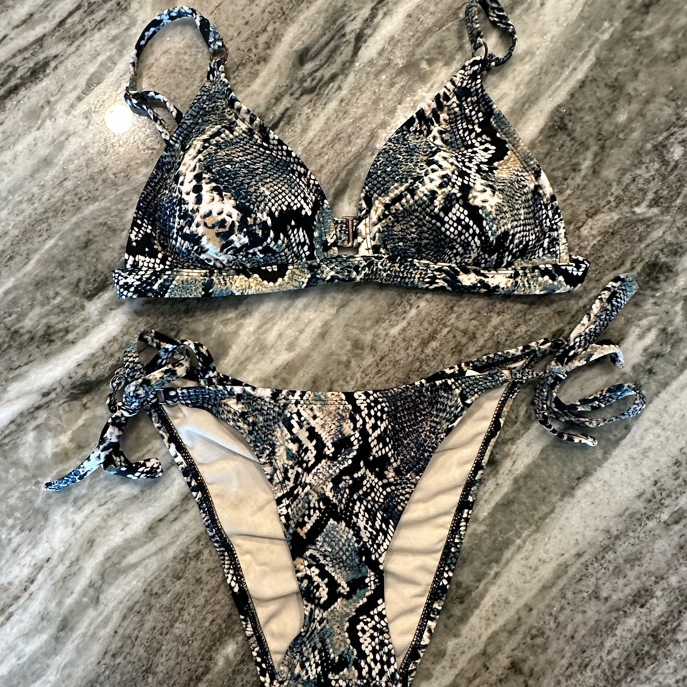 Shade & Shore 2-Piece Snake Triangle Bikini Top (M) and Cheeky Bottom (S) - Picture 2 of 5